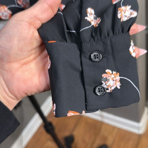 Who What Wear Black Floral Button Down Shirt - Picture 5 of 9